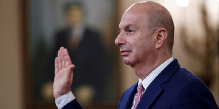Trump incriminado directamente por embajador ante Europa
