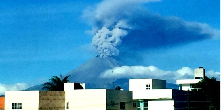 Volcán Popocatépetl, intenso