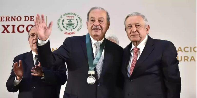 AMLO entrega a Slim premio nacional