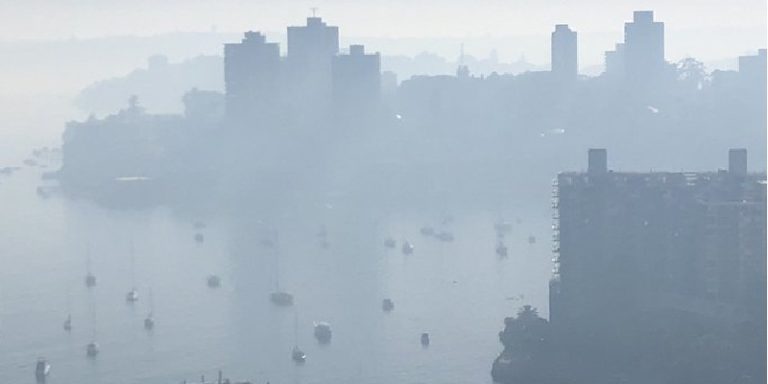Sidney, Australia, cubierta de humo por incendios