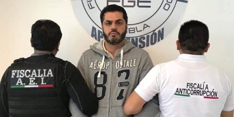 Detienen a presidente municipal de Tehuacán por uso ilícito de facultades