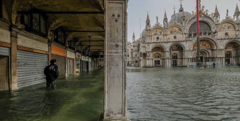 Venecia se inunda por 'acqua alta', la mayor crecida desde 1966