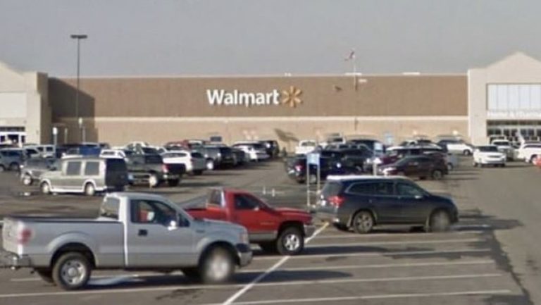 Tres personas fallecen durante tiroteo en Walmart de Oklahoma