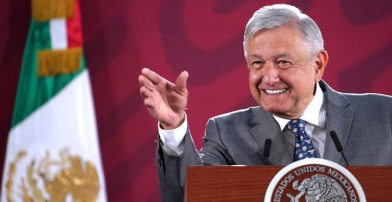 AMLO celebra que estén leyendo su libro, no presume indices de venta