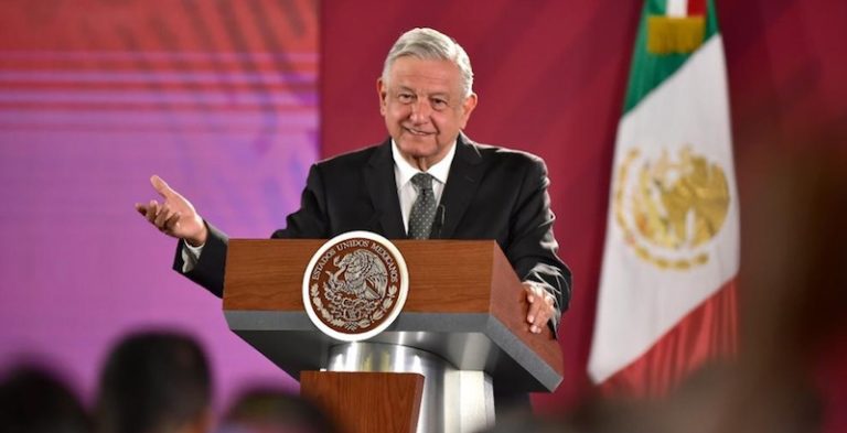 AMLO llama a moderar 'pasiones desbordadas' contra periodistas