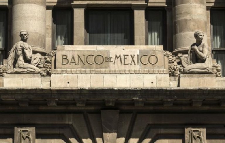 Peso se aprecia con AMLO