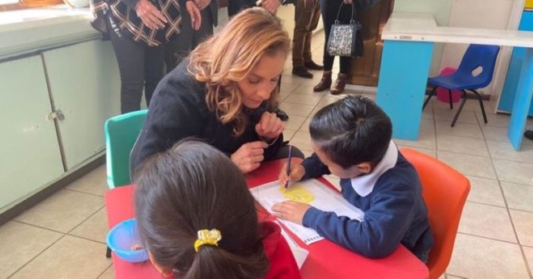 Beatriz Gutiérrez Müller visita a niños y niñas de casa hogar