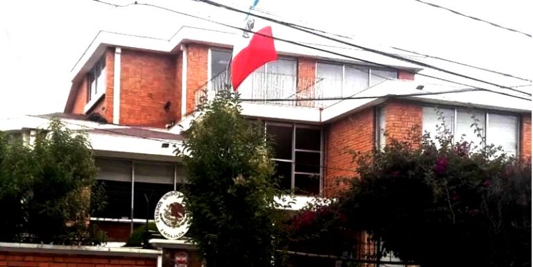 SRE pide cumplimiento a Convenios de Viena en Bolivia