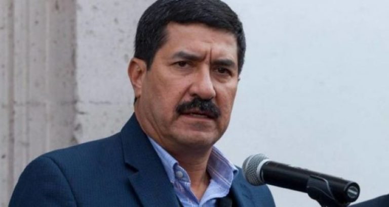 Acusan a Javier Corral con AMLO por agresión a periodista