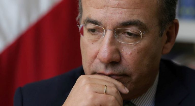 En 2009, Calderón pedía a empresas pagar impuestos, hoy condonación