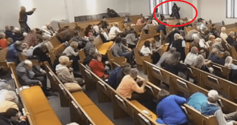 Hombre irrumpe en iglesia de Texas y dispara contra asistentes