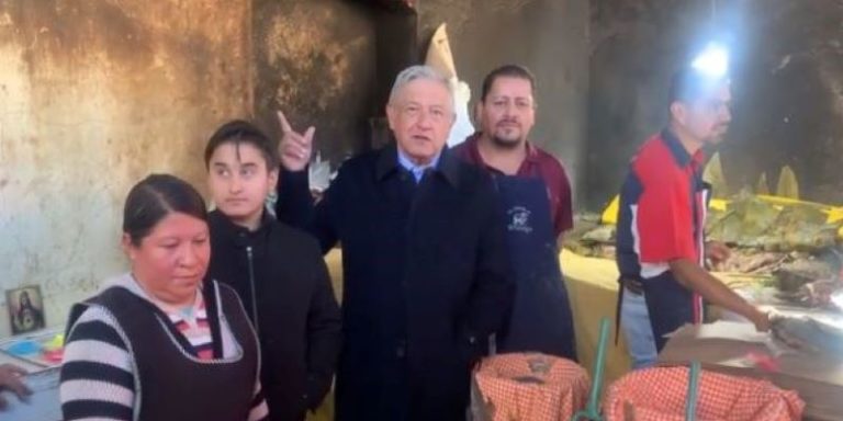 AMLO desayuna barbacoa y recomienda su consumo moderado