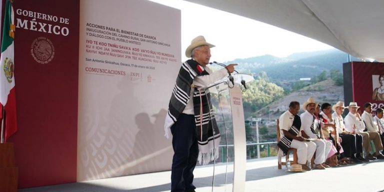 AMLO: Se rente o se venda no me subiré al avión presidencial