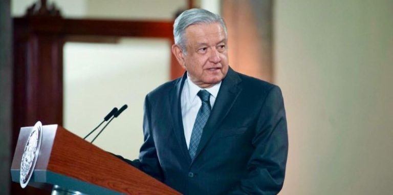 "Los gritos los convierto en becas", AMLO sobre protestas en Morelos
