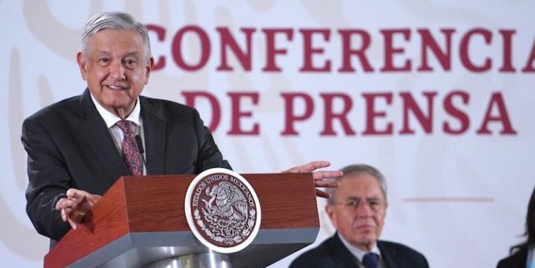 Doctora desmiente 'abandono' de niña con cáncer, envía carta a AMLO