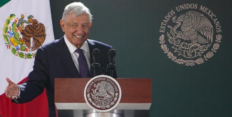 AMLO analiza cuál será el destino de las regalías de su libro