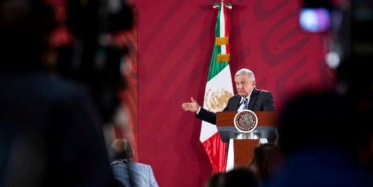 AMLO: Marina investiga a funcionarios huachicoleros dentro de puertos