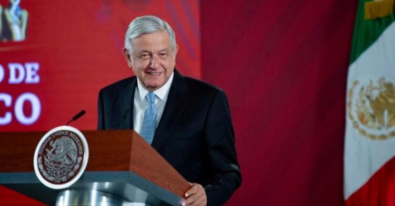 AMLO solicita elevar a rango constitucional apoyos, con presupuesto