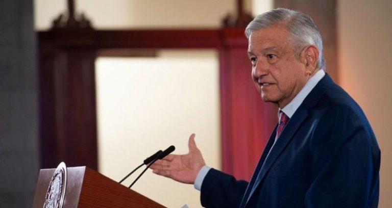AMLO: 300 hospitales abandonados, les importaban más los contratos