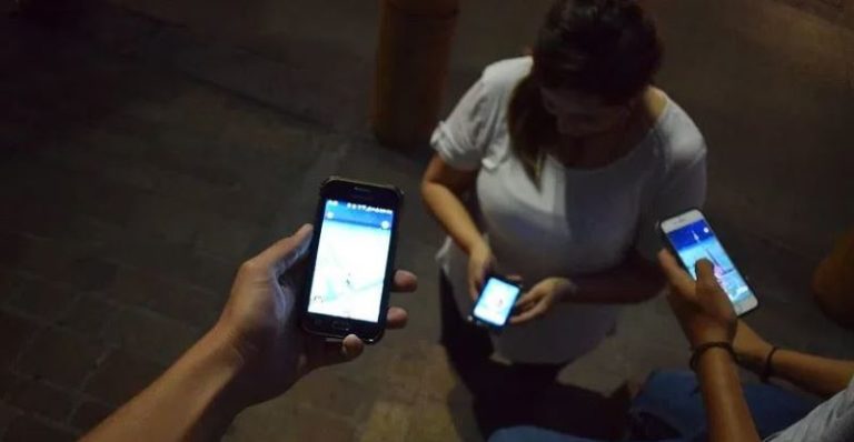 Más del 60% de los jovenes padece "ojo seco", por exposición a pantallas