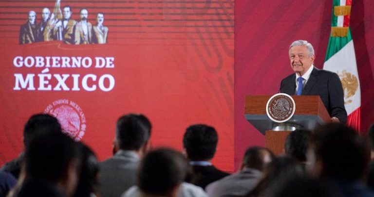 AMLO evita hablar de Morena