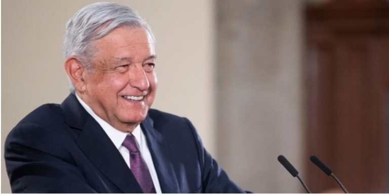 AMLO, avión presidencial a cachitos