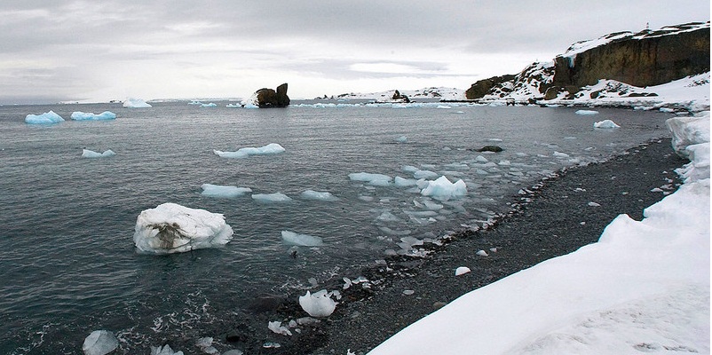  Antártida: ONU/Eskinder Debebe Vista aérea de glaciares derritiéndose en la Isla Rey Jorge,