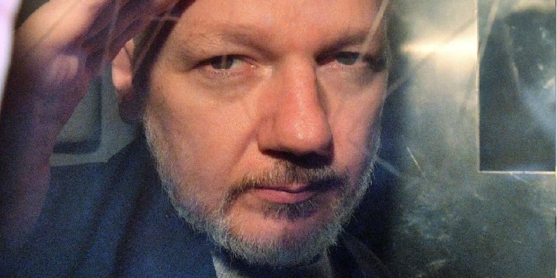 Julian Assange defiende libertad