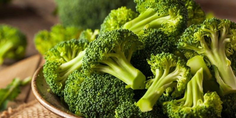 Consumo de brocolí podría combatir el hígado graso