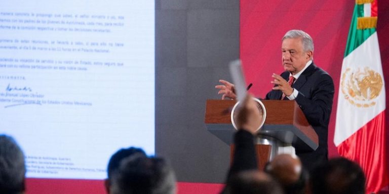 AMLO desmiente a Loret: no se compran medicamentos piratas