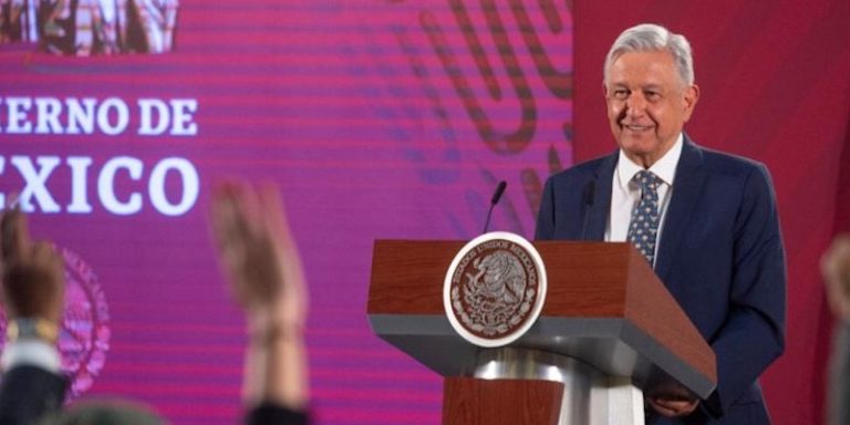AMLO podría dar 'mañanera' desde el avión presidencial