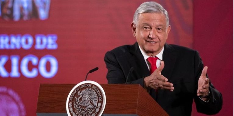 AMLO, enojo de conservadores por pago de impuestos