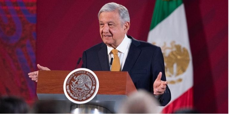 AMLO saludó a la mamá, neoliberales pactaron con el hijo