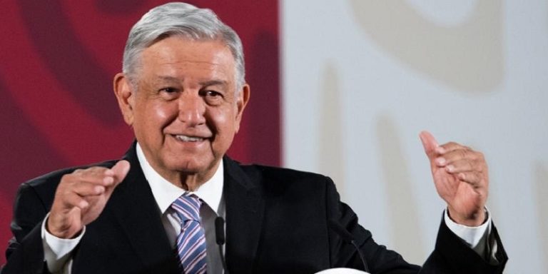 AMLO, micrófonos del PAN en Senado