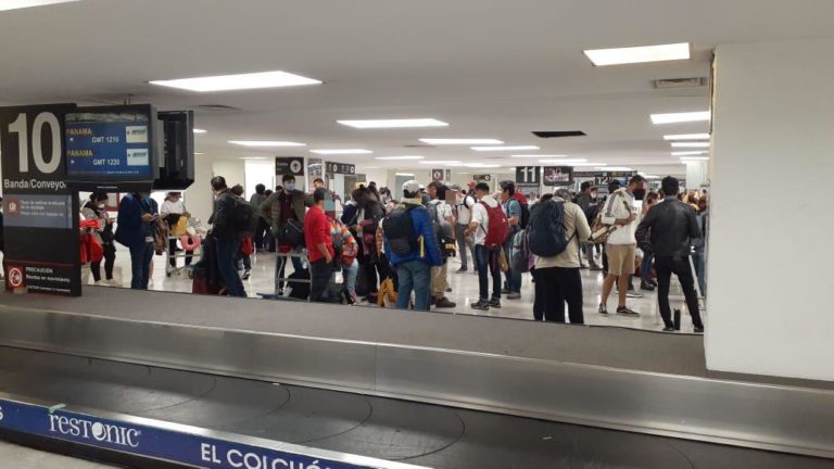 mexicanos provenientes de Perú