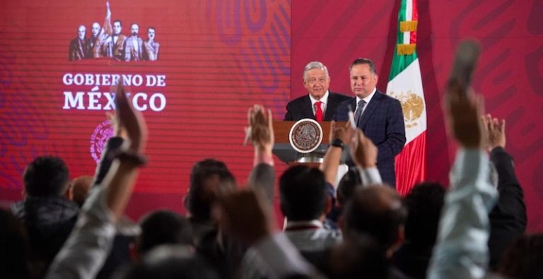 Récord histórico, UIF combate la corrupción, congela 12 mil cuentas