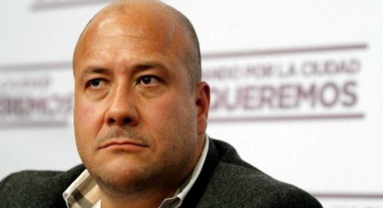 Le quedan mal a Enrique Alfaro, no llegan pruebas de Covid