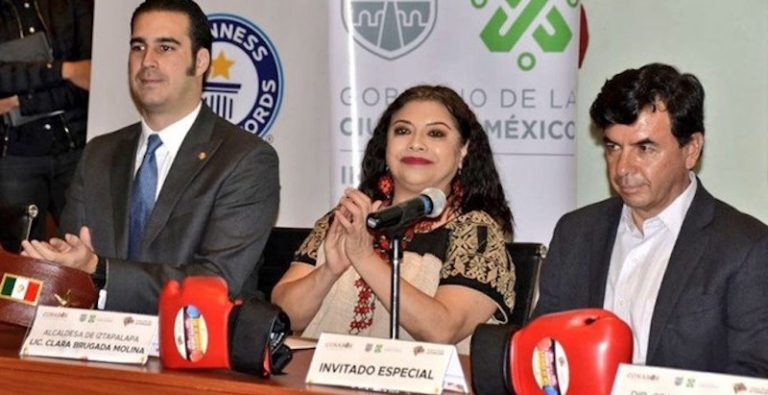 Llaman a romper récord, clase masiva de box en el Zócalo