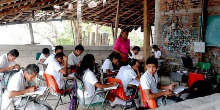 AMLO: Se entregarán "cachitos" a escuelas de comunidades marginadas
