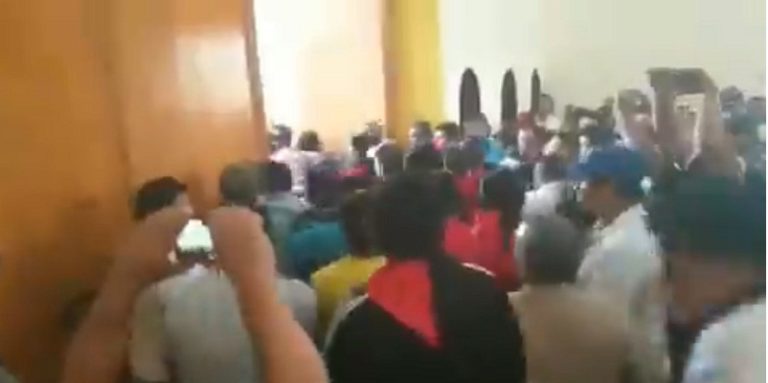Nicaragua, sandinistas irrumpen en misa de Ernesto Cardenal