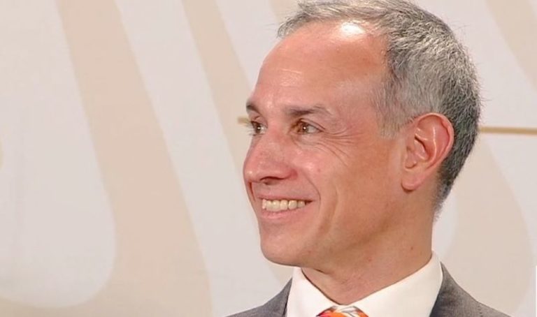 Defienden en redes a López-Gattel por pregunta sobre su vida privada
