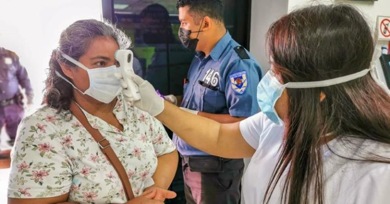 Anuncia Bukele primera defunción por Covid en El Salvador