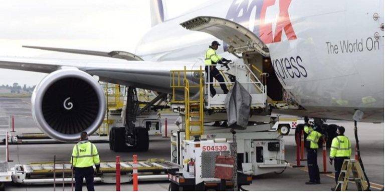 Avión de EU con ventiladores