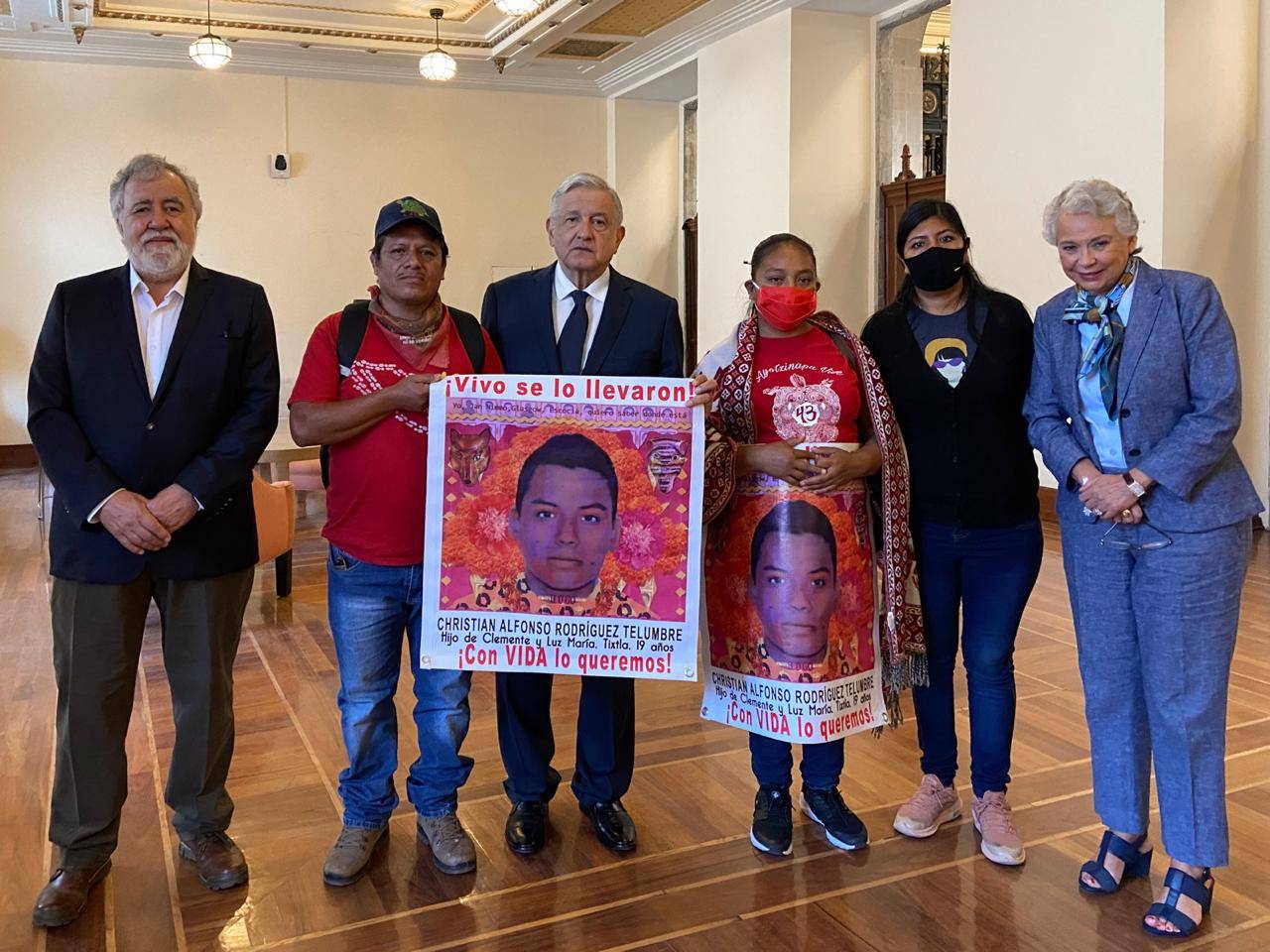 López Obrador se reúne con los padres de los 43 desaparecidos de ...
