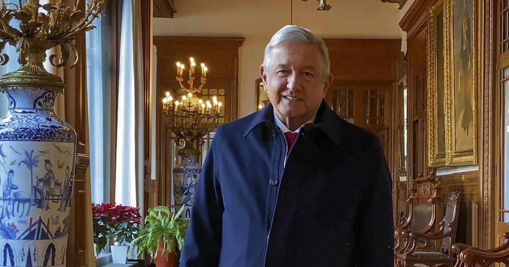 Reaparece AMLO tras covid-19; agradece muestras de cariño