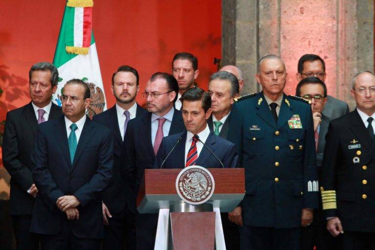La UIF investiga a una docena de exfuncionarios de la administración de Enrique Peña Nieto.