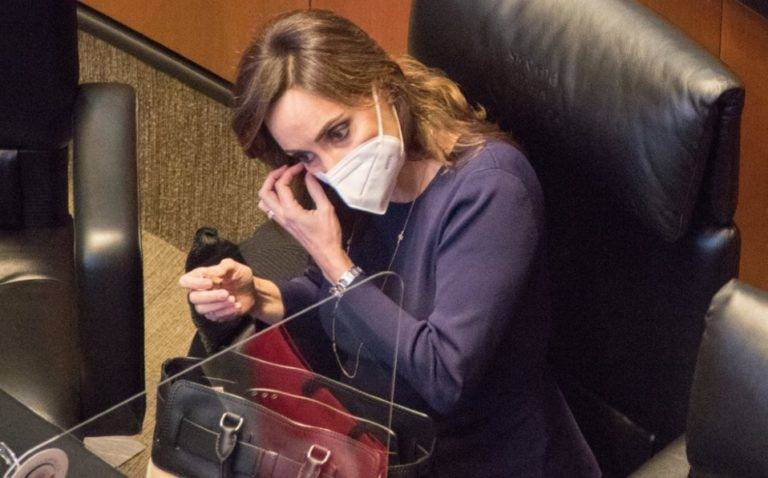 Lily Téllez insulta a senadores de Morena por defender a la vacuna Sputnik V