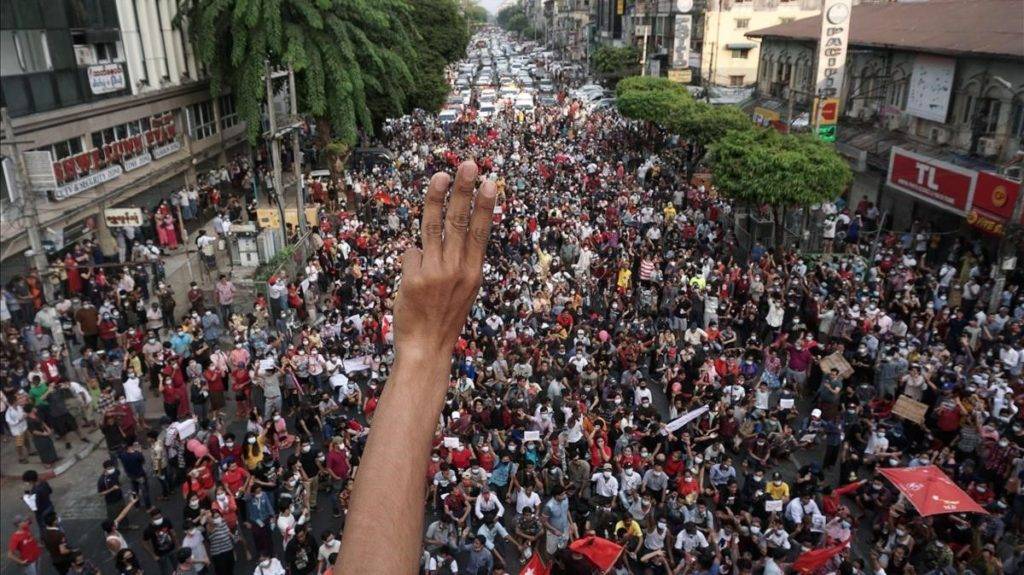Birmania paralizada por manifestaciones en protesta por golpe de Estado