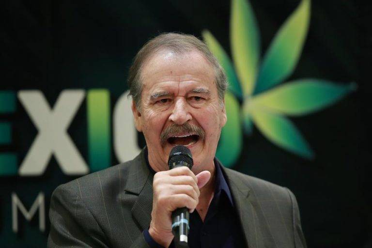 A bola de tuitazos callan a Fox cada que ataca a AMLO