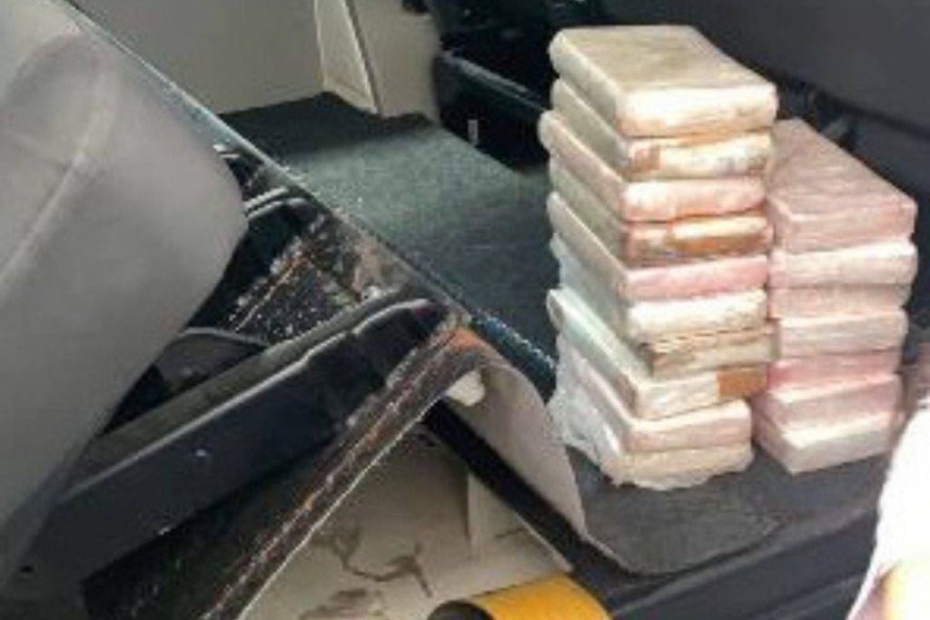 FGR logra importante incautación de droga; asegura mas de 800 kilos de cocaína